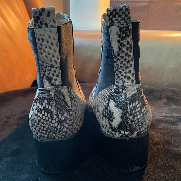 Mollini Darius black white python ankle boot bootie western snakeskin Chelsea - Picture 15 of 17